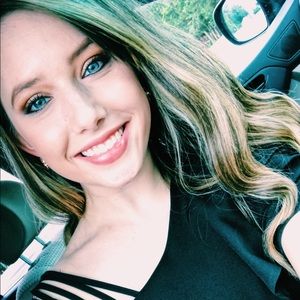 Meet your Posher, Kayla